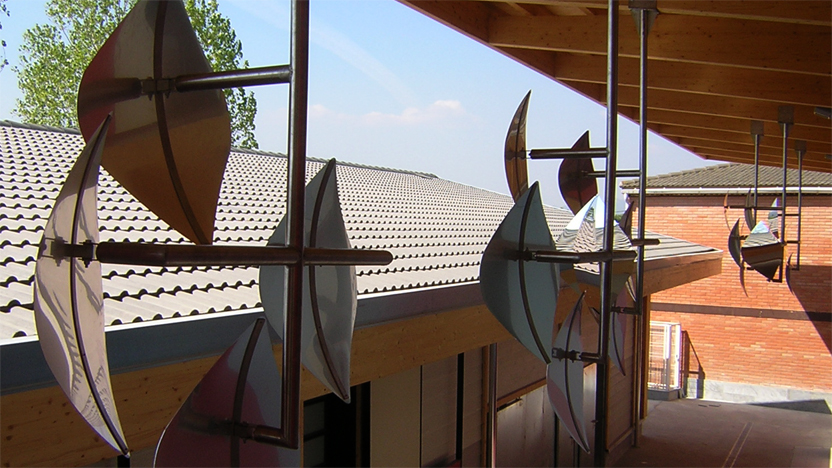 Espejos que reflejan el sol a los patios interiores� TAMBAKUNDA Estudio de Dise�o de producto en Barcelona