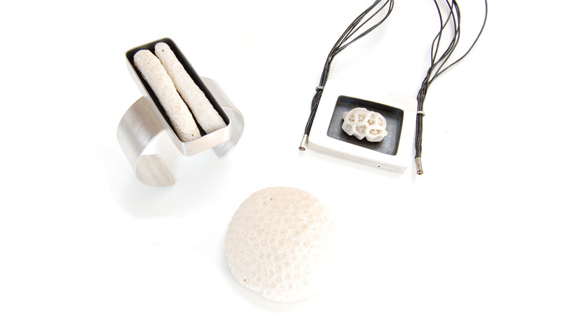 Collar y pulsera White Carib con corales blancos de playa dise�o de Ana Maria Vicens, Barcelona